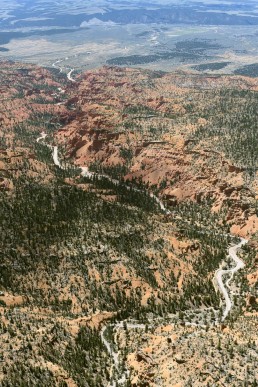 Approaching Bryce Canyon, but we must head back – low on fuel and too hot to land there